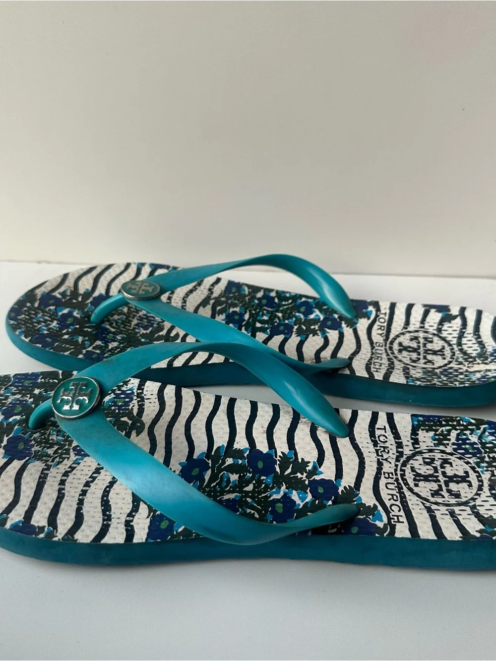 Tory Burch Printed Thin Flip Flop Sandals Blue Floral Wave Graphic Size 7